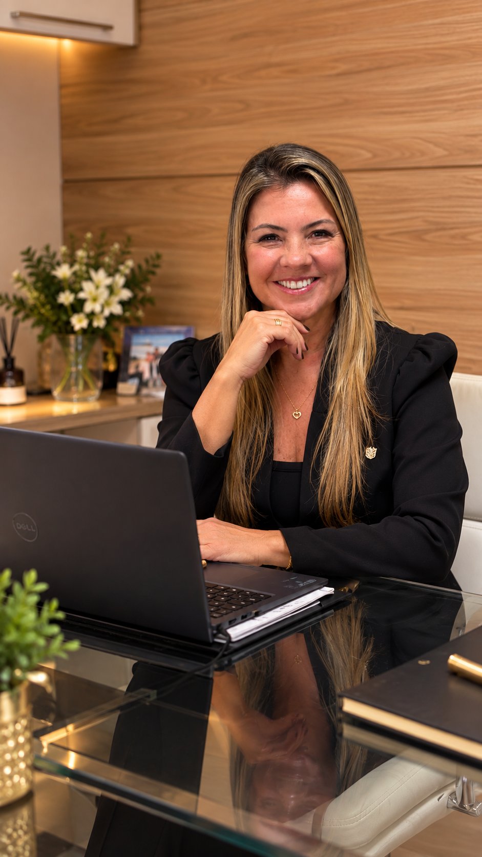 Denise Toledo em seu consultório